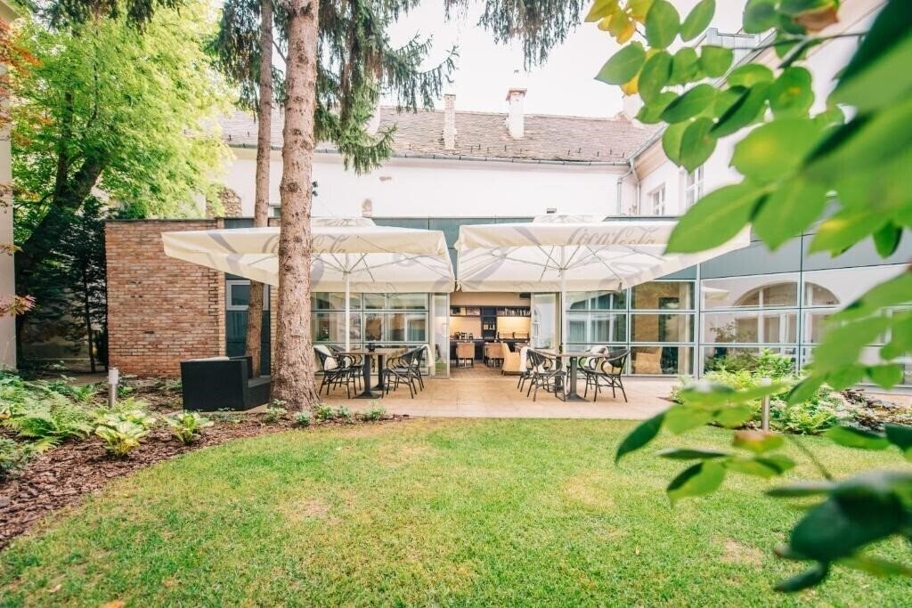 Вид Buda Castle Fashion Hotel 4*