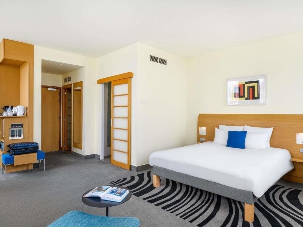 Панорама Novotel Danube 4*