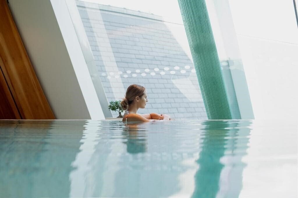 Территория Four Seasons Hotel Gresham Palace Budapest 5*