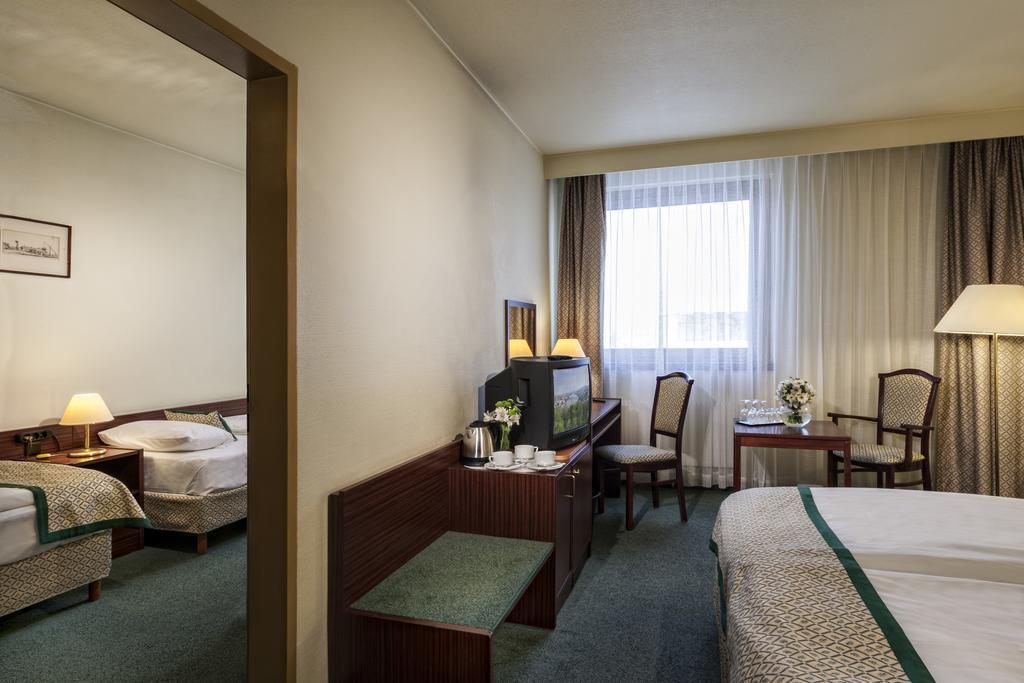 Територія Hotel Hungaria City Center 4*