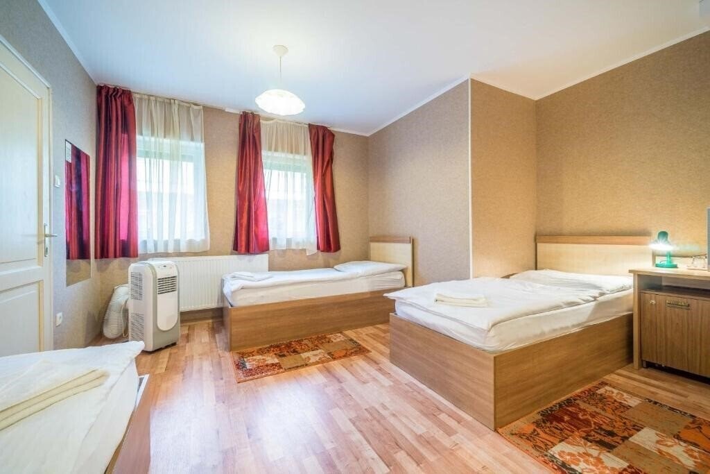 Готель Silver Budapest City Center 3*