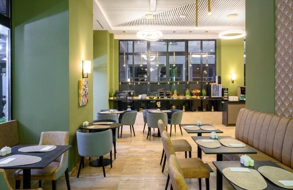 Апартаменти Regency Suites 4*