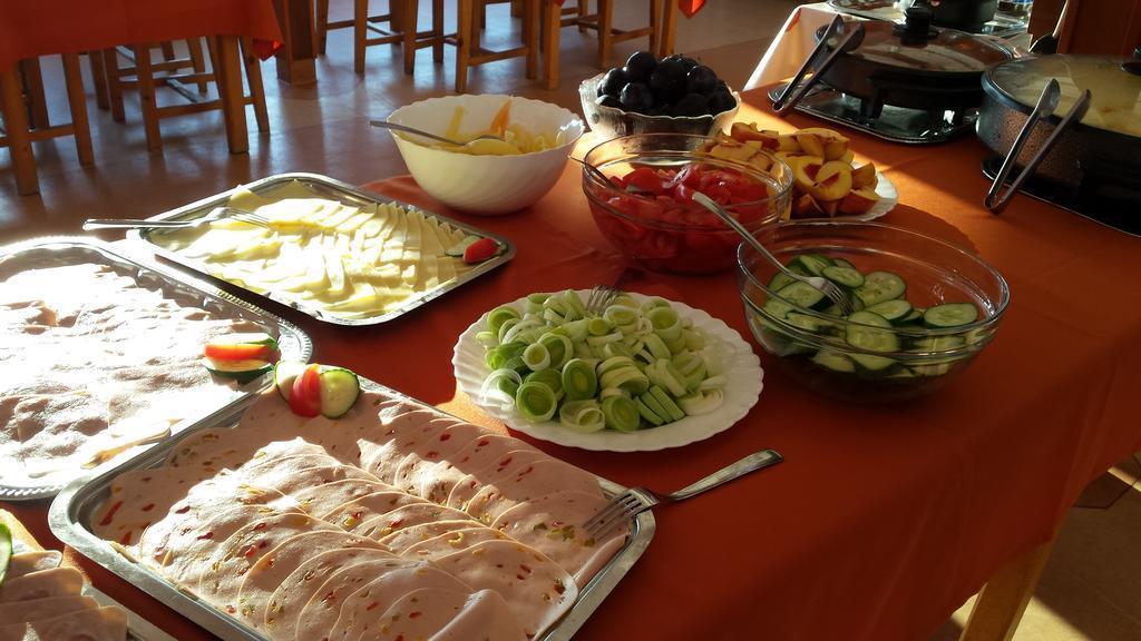 Фото Botel Lisa 3*