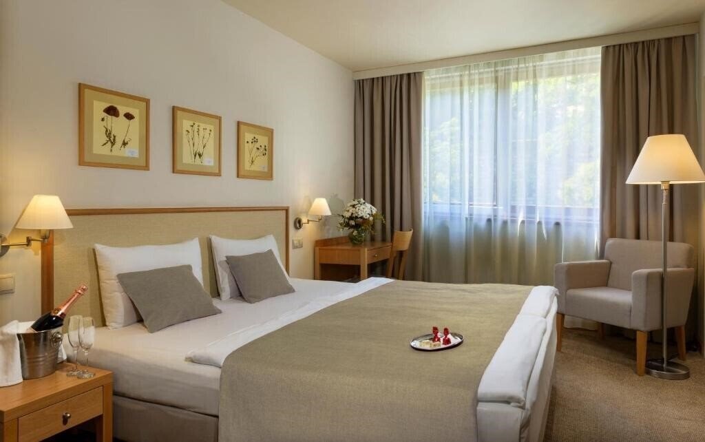 Панорама Castle Garden 4*