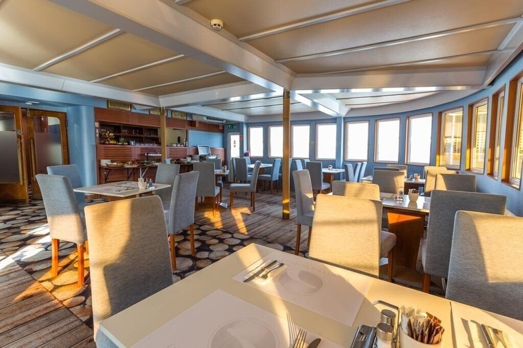 Апартаменти Grand Jules Boat Hotel 3*