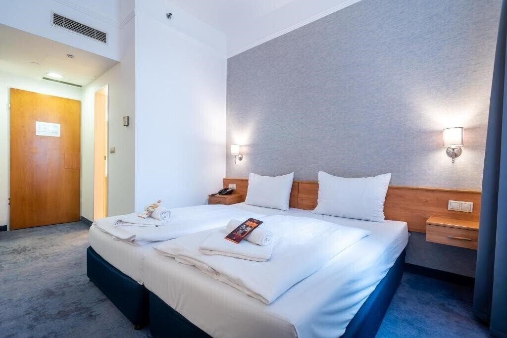 Готель Novum Golden Park Budapest Hotel 4*