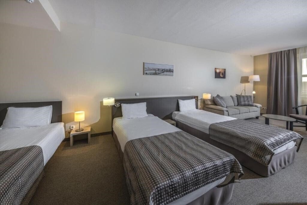 Панорама Corvin Hotel Budapest Corvin Wing 4*