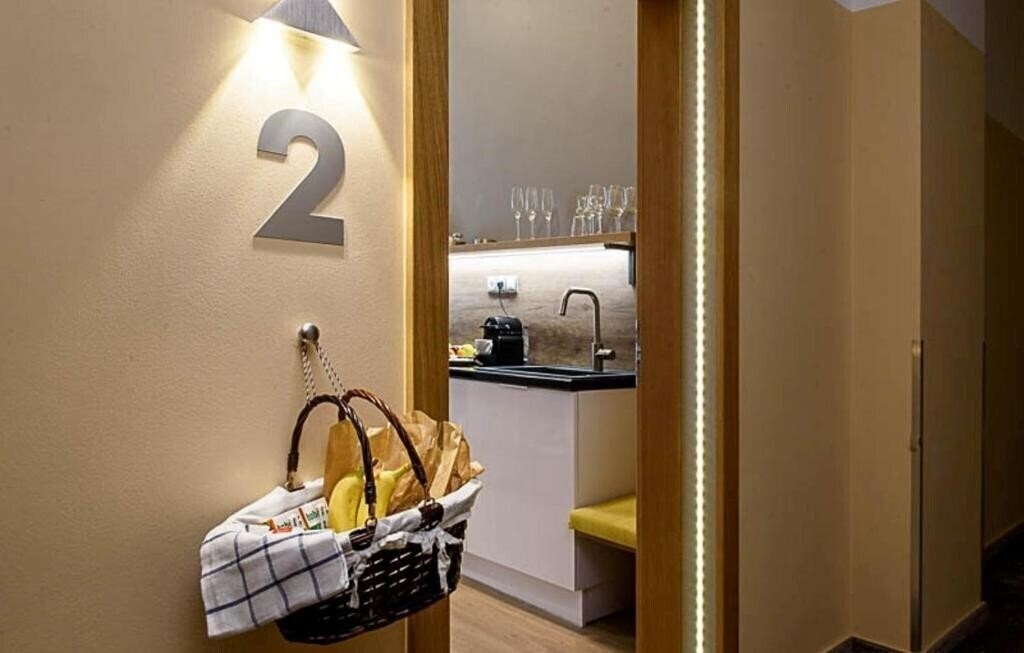Панорама Karoly Corner Residences 3*
