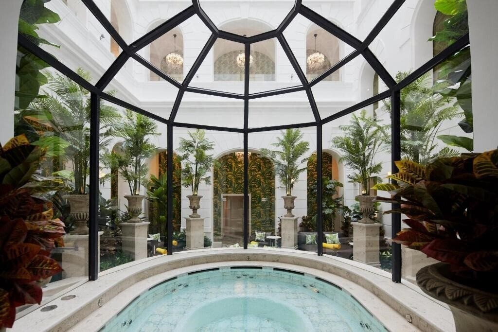 Отель Mystery Hotel Budapest 5*
