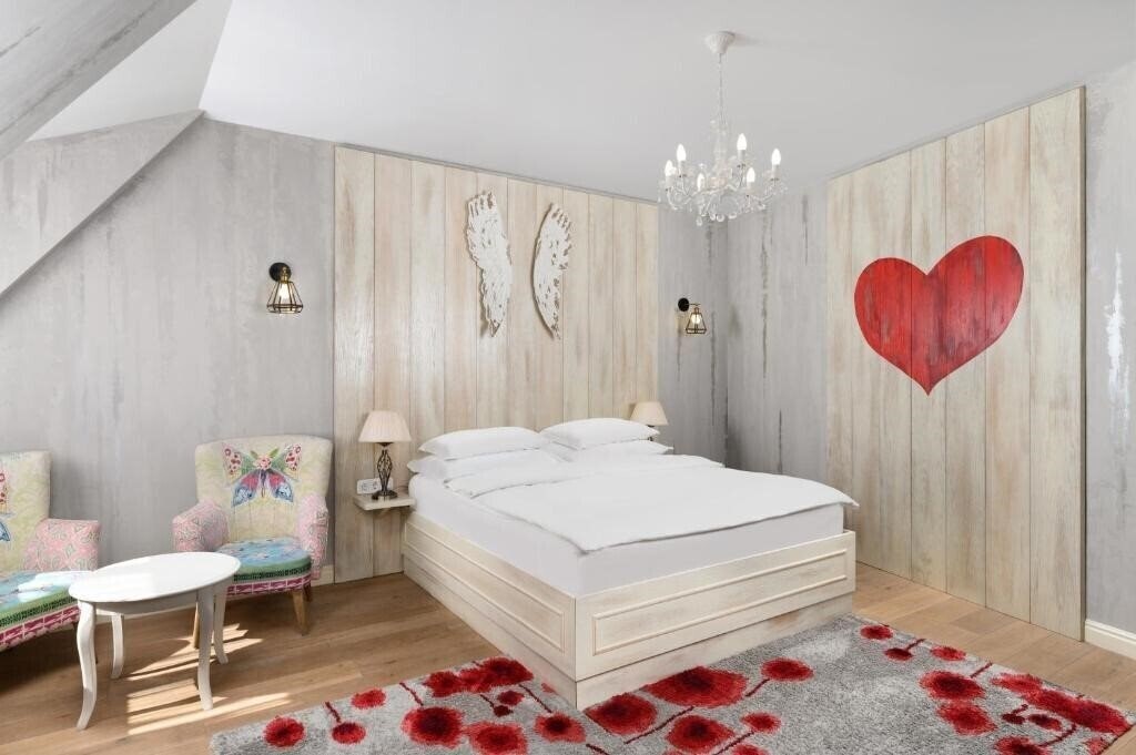 Территория Maison Bistro & Hotel 4*