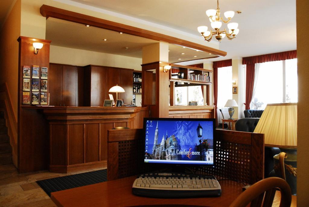 Апартаменти Burg Hotel 3*