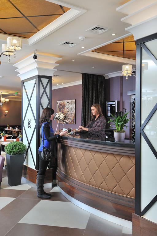 Территория Carlton Hotel Budapest 4*