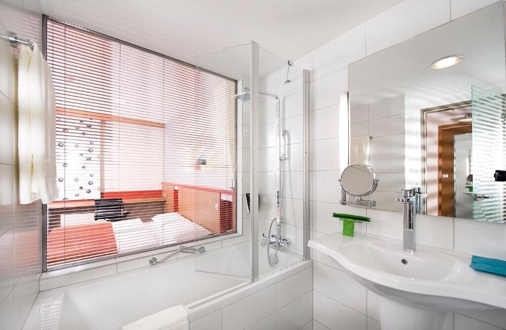 Панорама Royal Park Boutique Hotel 4*