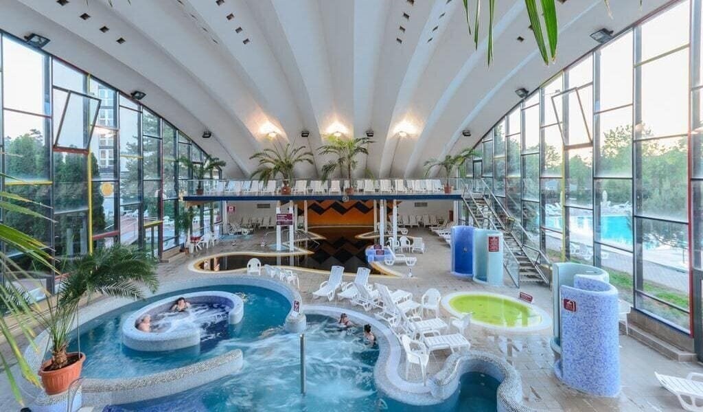 Апартаменти Hungest Hotel Beke 4*