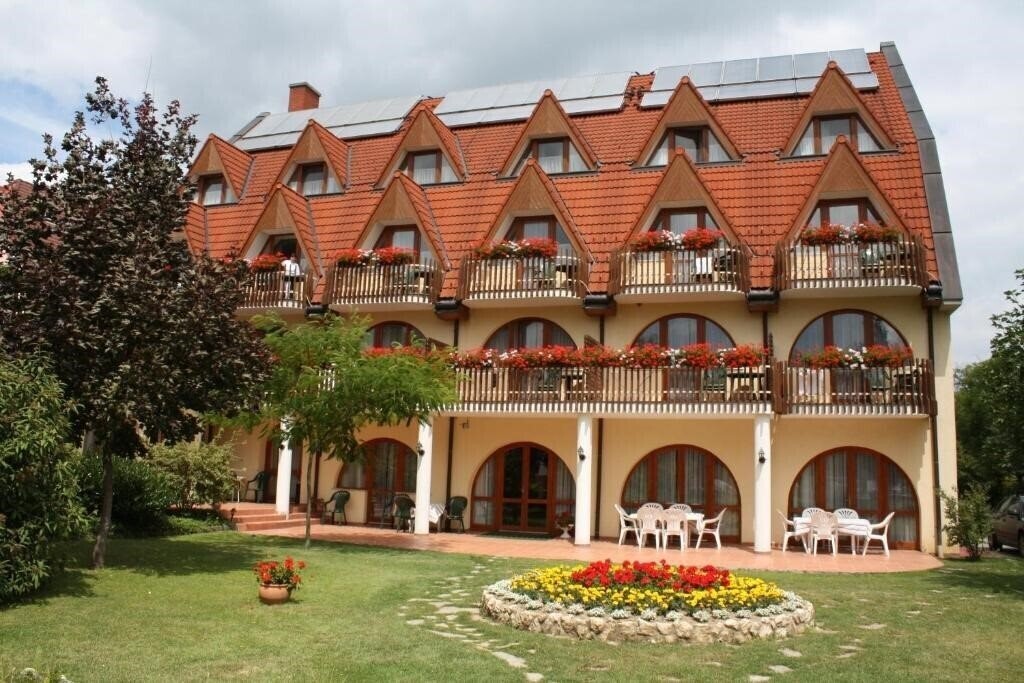 Панорама Agnes Hotel 3*