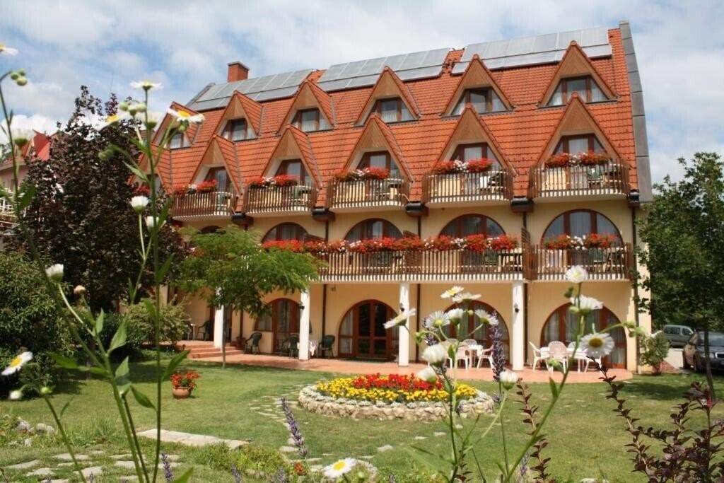 Готель Agnes Hotel 3*