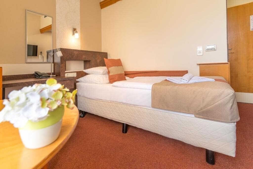 Панорама Hotel Spa Heviz (ex. Spa Heviz) 4*