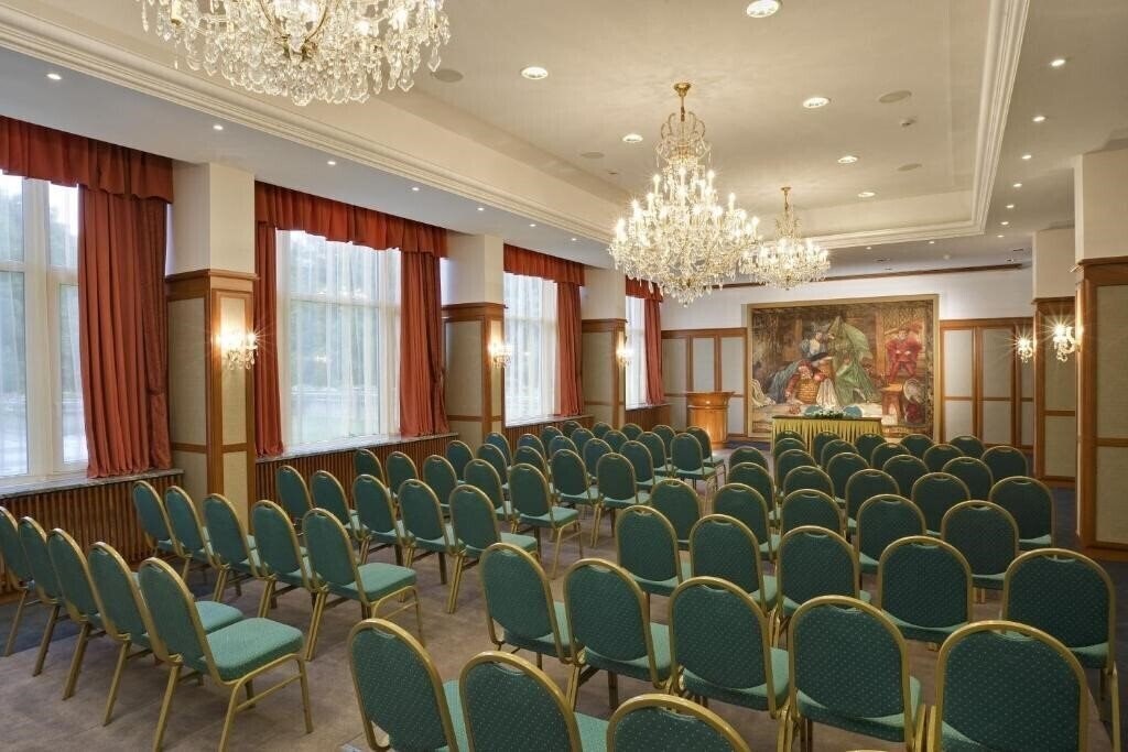 Территория Danubius Health SPA Resort Heviz 4*