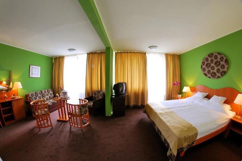 Территория Hunguest Hotel Helios 3*