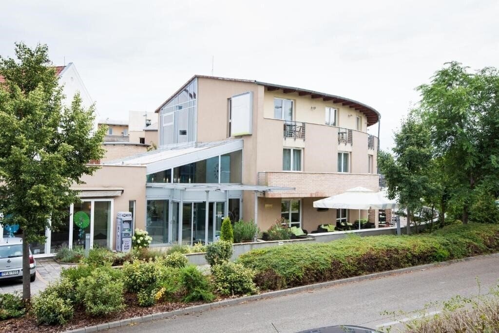 Апартаменти Ce Plaza Hotel 4*