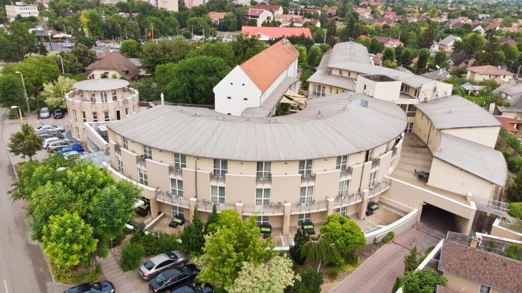 Панорама Ce Plaza Hotel 4*