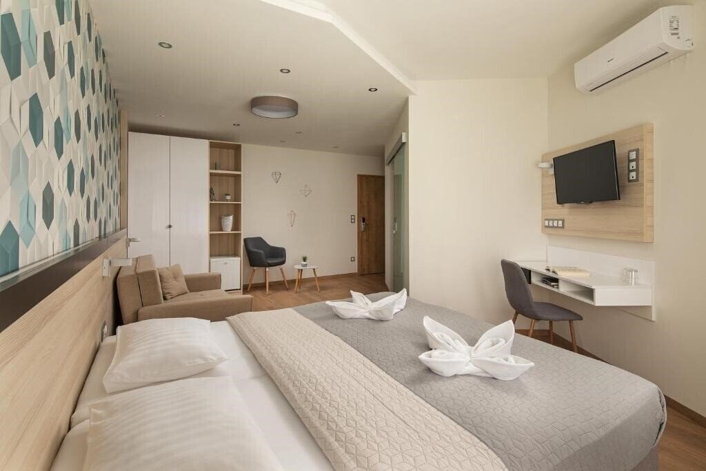 Территория Kristaly Balaton 3*