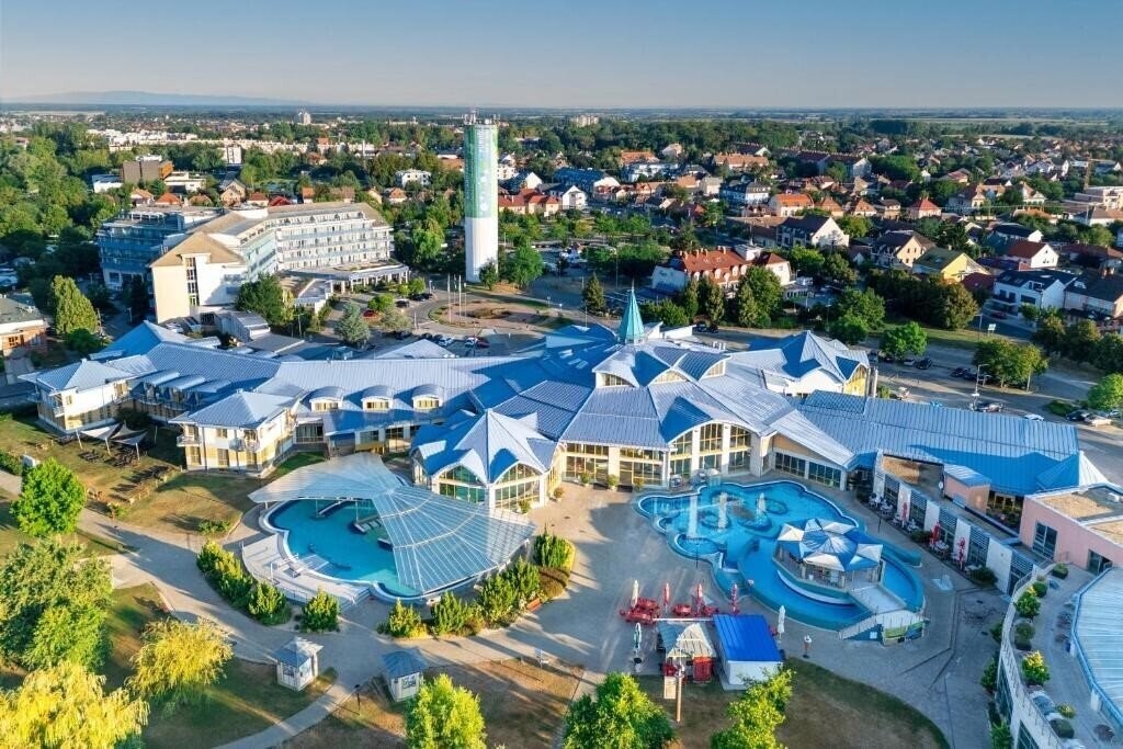 Готель Park Inn By Radisson Sarvar 4*