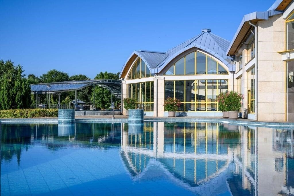 Апартаменти Park Inn By Radisson Sarvar 4*