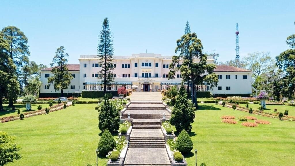 Фотографія Dalat Palace Heritage (ex. Langbian Palace Hotel, Sofitel Dalat Palace) 5*