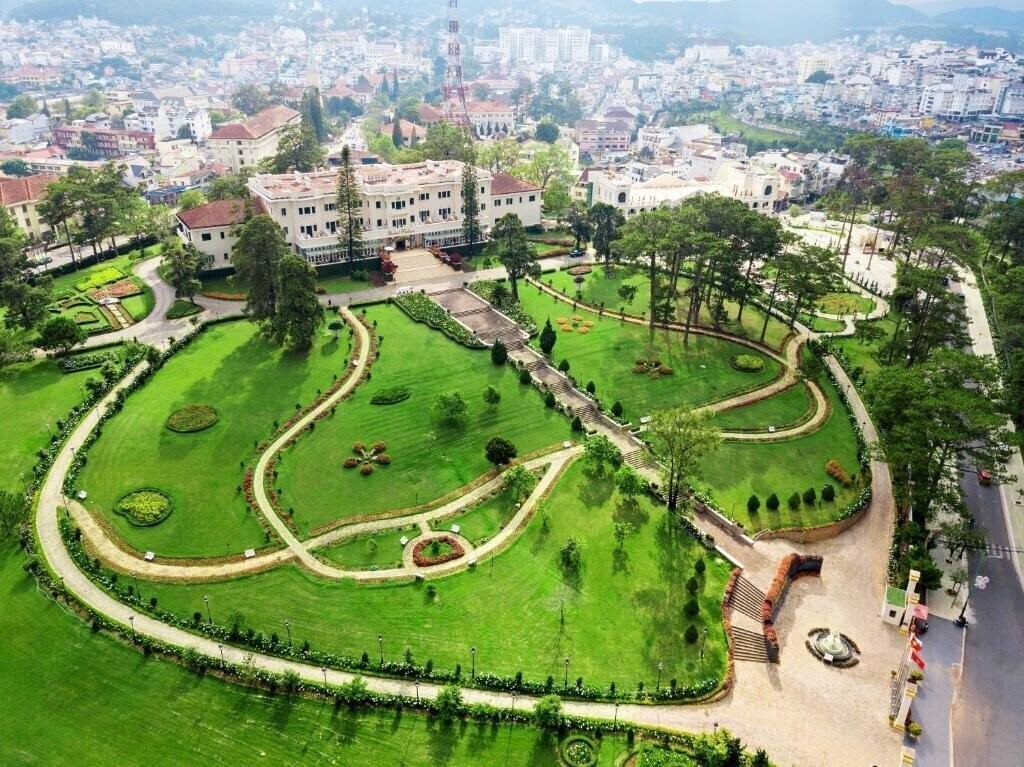 Картинка Dalat Palace Heritage (ex. Langbian Palace Hotel, Sofitel Dalat Palace) 5*