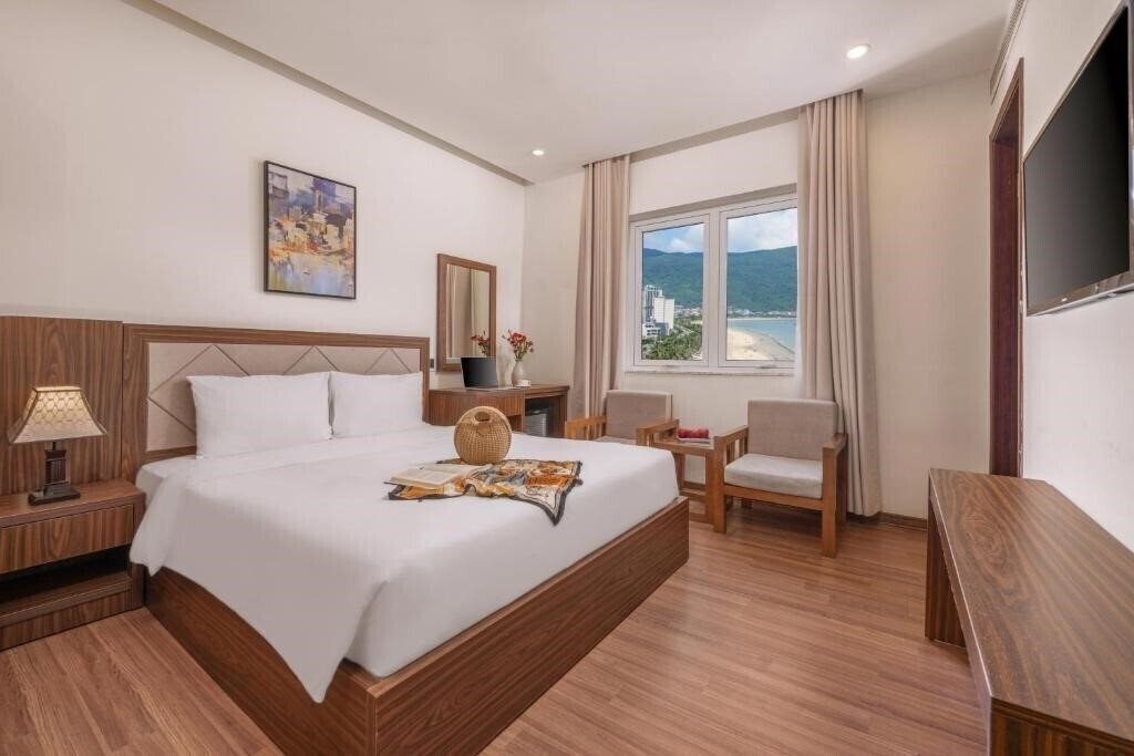 Панорама De Lamour Hotel Da Nang (ex. De L'amour Hotel) 3*