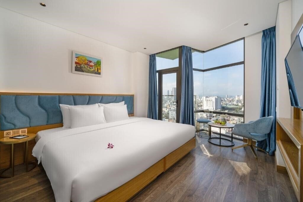 Вид San Marino Boutique Da Nang 4*