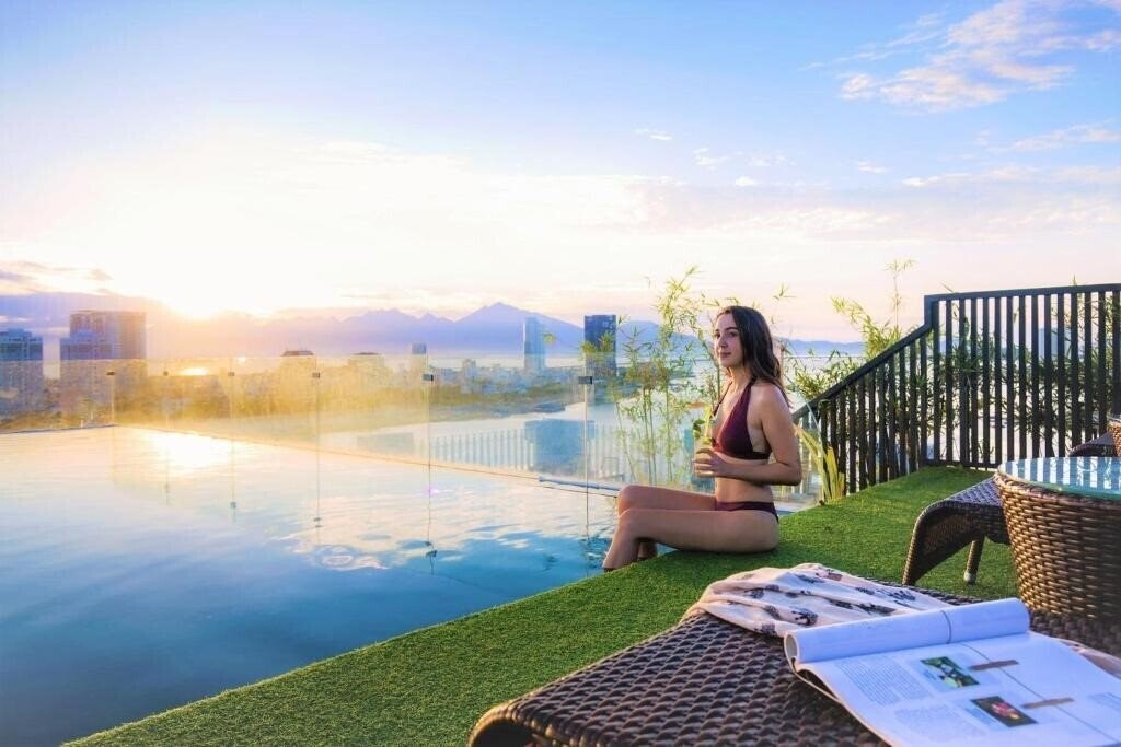 Вид Ibiza Riverfront Danang 4*