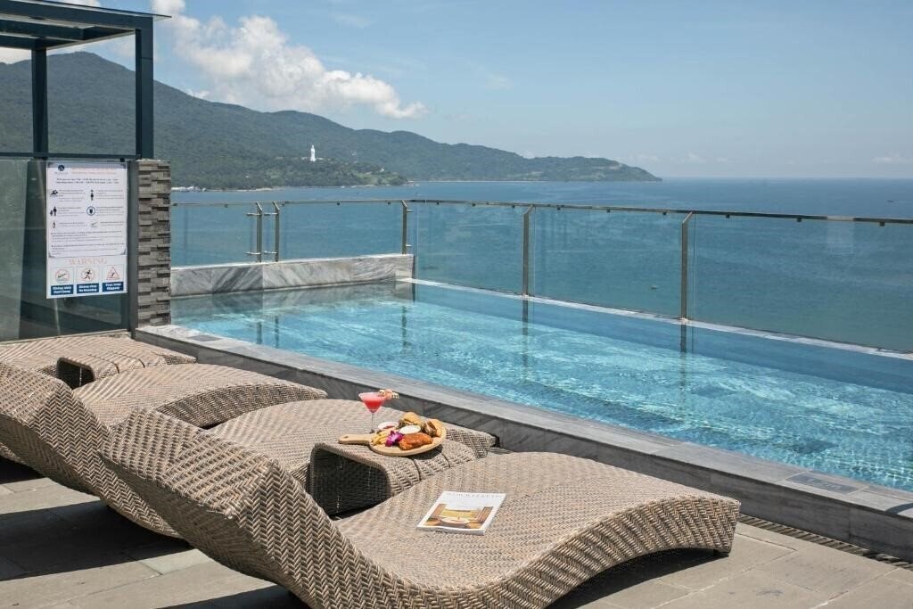 Панорама Mangata Beachfront Hotel Danang 4*