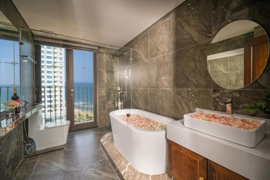 Панорама Golden Lotus Luxury Hotel (ex. Golden Lotus Luxury Hotel Da Nang) 4*