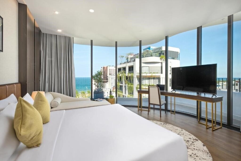 Вид Golden Lotus Grand Hotel Da Nang 4*