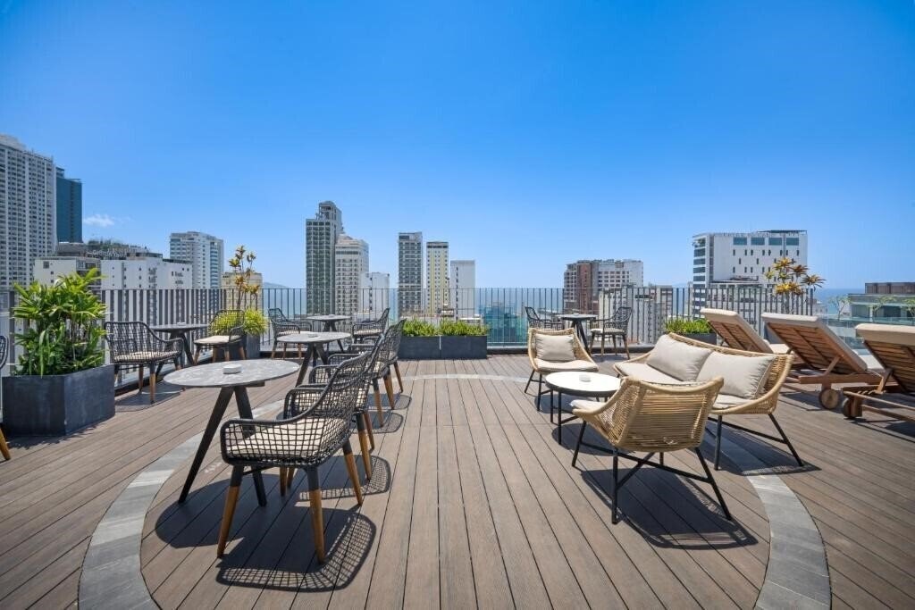 Территория Golden Lotus Grand Hotel Da Nang 4*