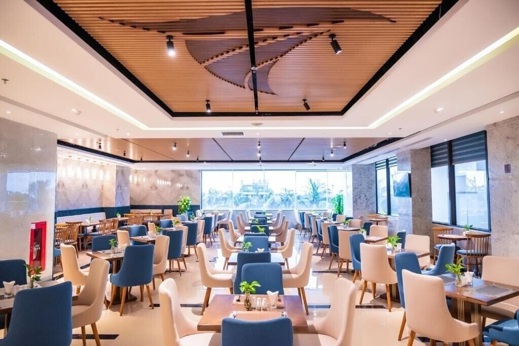 Зображення Canvas Danang Beach Hotel 4*