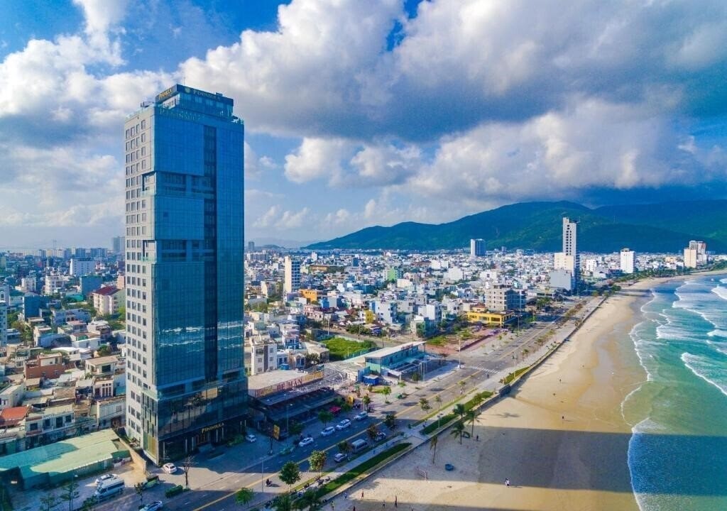 Территория Peninsula Hotel Danang 5*