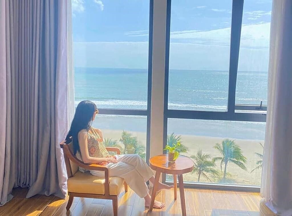 Вид Alisia Beach Hotel Da Nang 3*