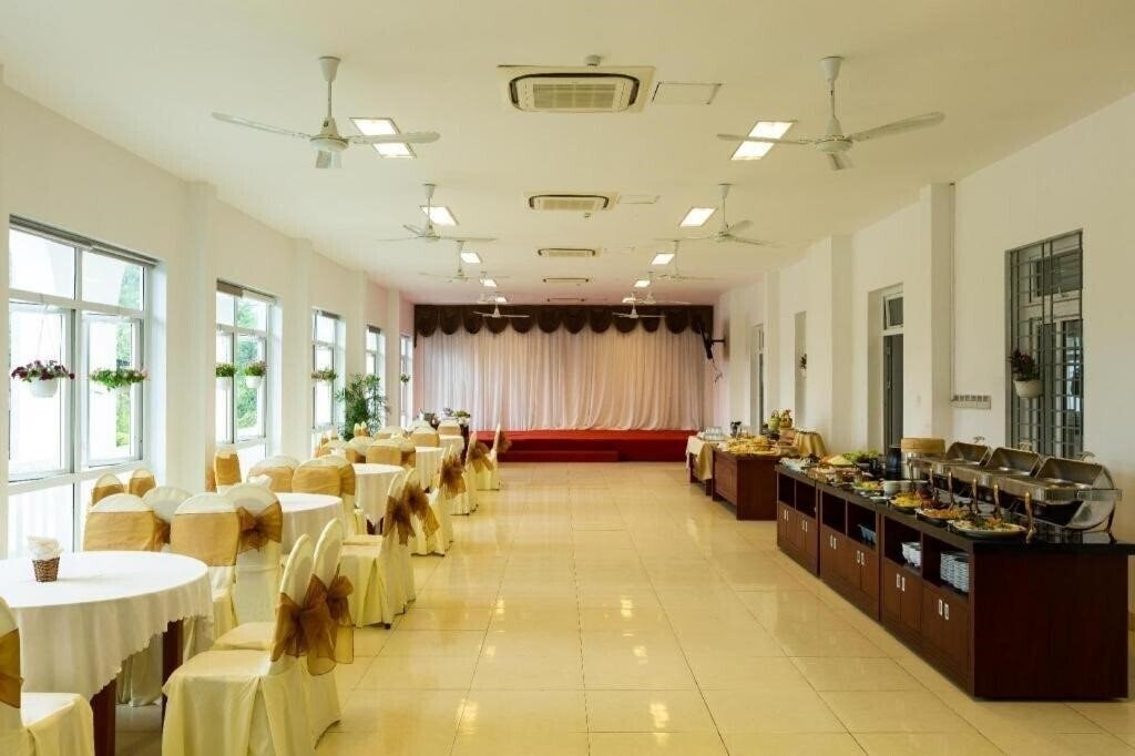 Вид Navy Hotel Danang 3*