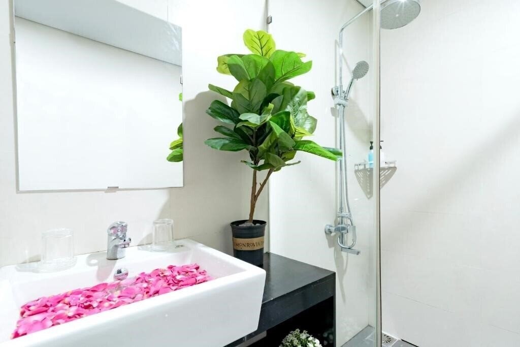 Панорама Lamore Hotel (ex. L'amore Hotel Da Nanag) 3*