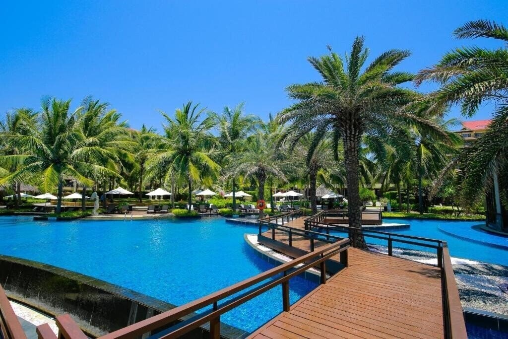 Панорама Crowne Plaza Danang (ex. Silver Shores) 5*