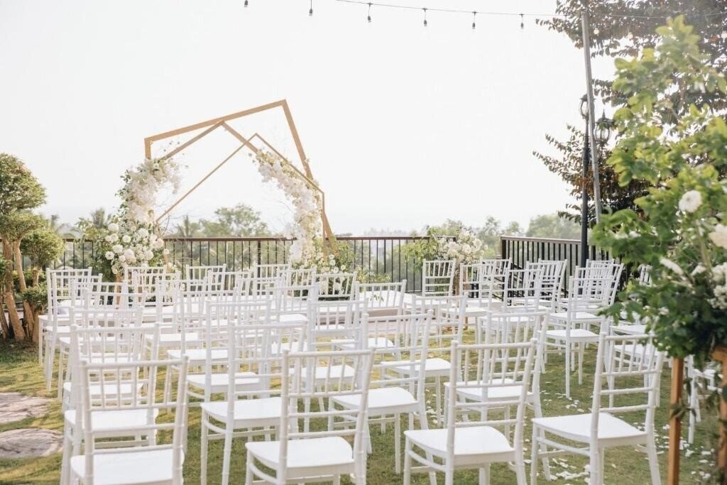 Территория Tom Hill Resort & SPA 3*