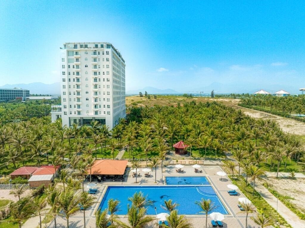 Панорама Ocean Waves Resort Cam Ranh 5*