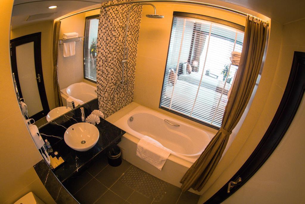 Територія Halong Palace Hotel 4*