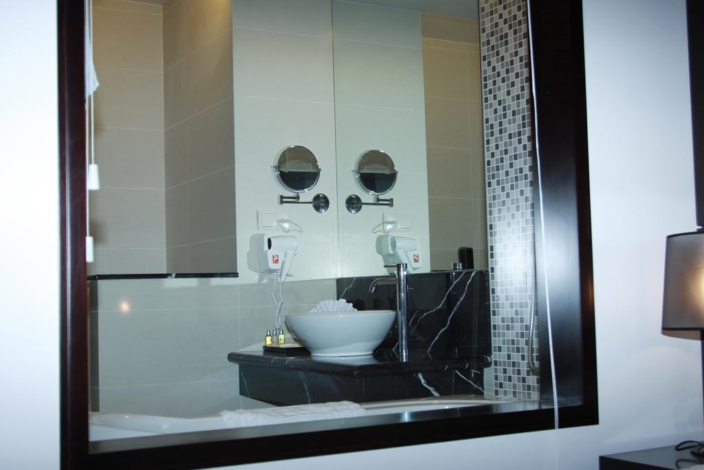 Апартаменти Halong Palace Hotel 4*