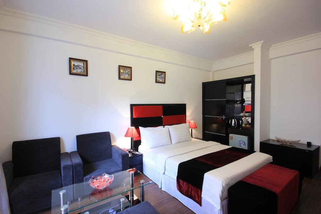 Территория Hanoi Crystal Hotel 3*