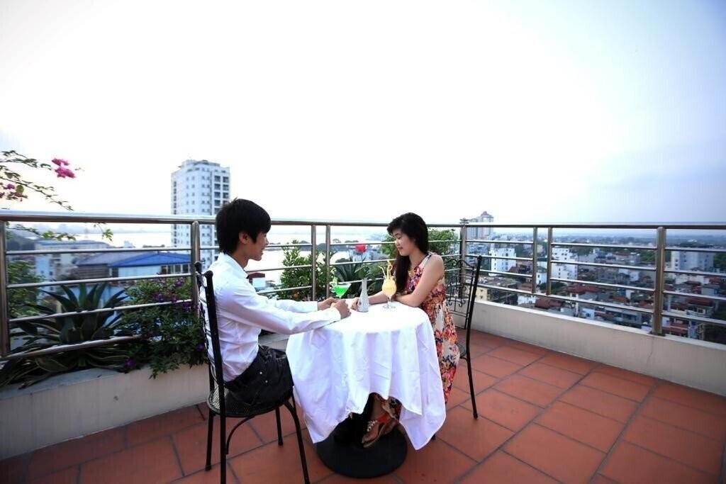 Вид Khach San Moon View (ex. Moon View 1, MoonView Hotel HN by Bay Luxury) 3*