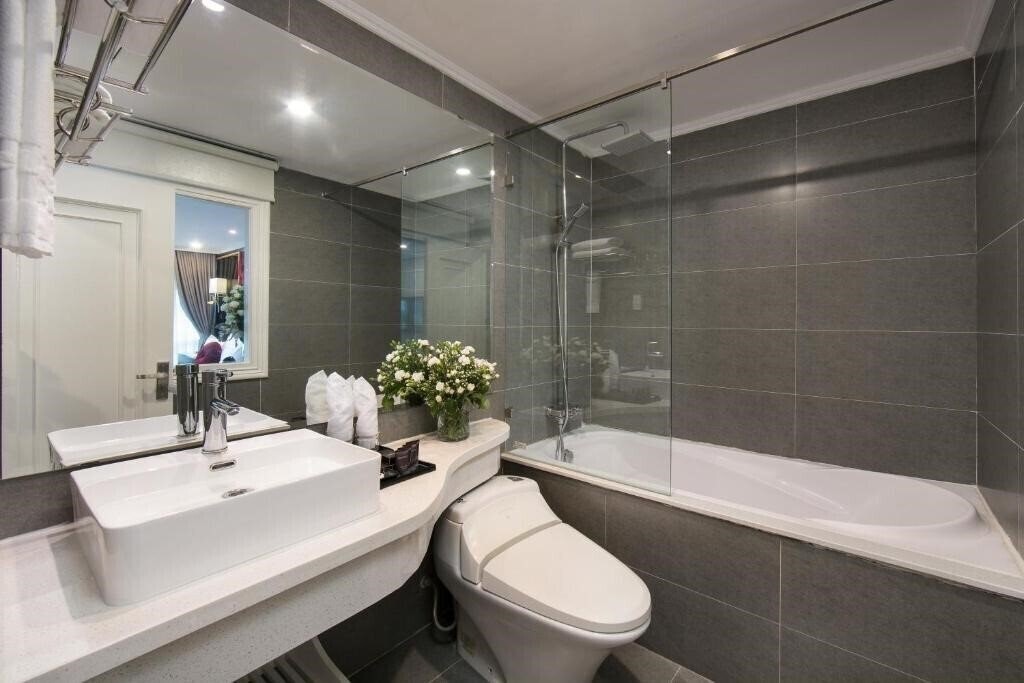 Территория Flora Centre Hotel & SPA (ex. Hong Ngoc 2, L 'Heritage Centre Hotel) 4*